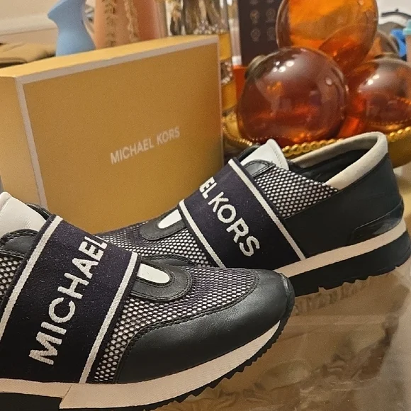 Michael Kors  Black and White Slip-On Sneakers Size 9.5 - Picture 5 of 8